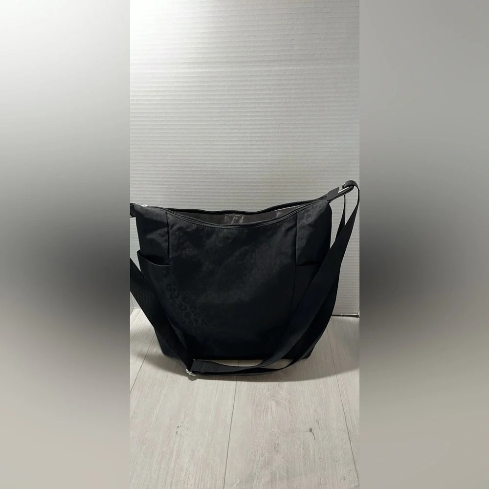 Baggallini Black Shoulder Bag.